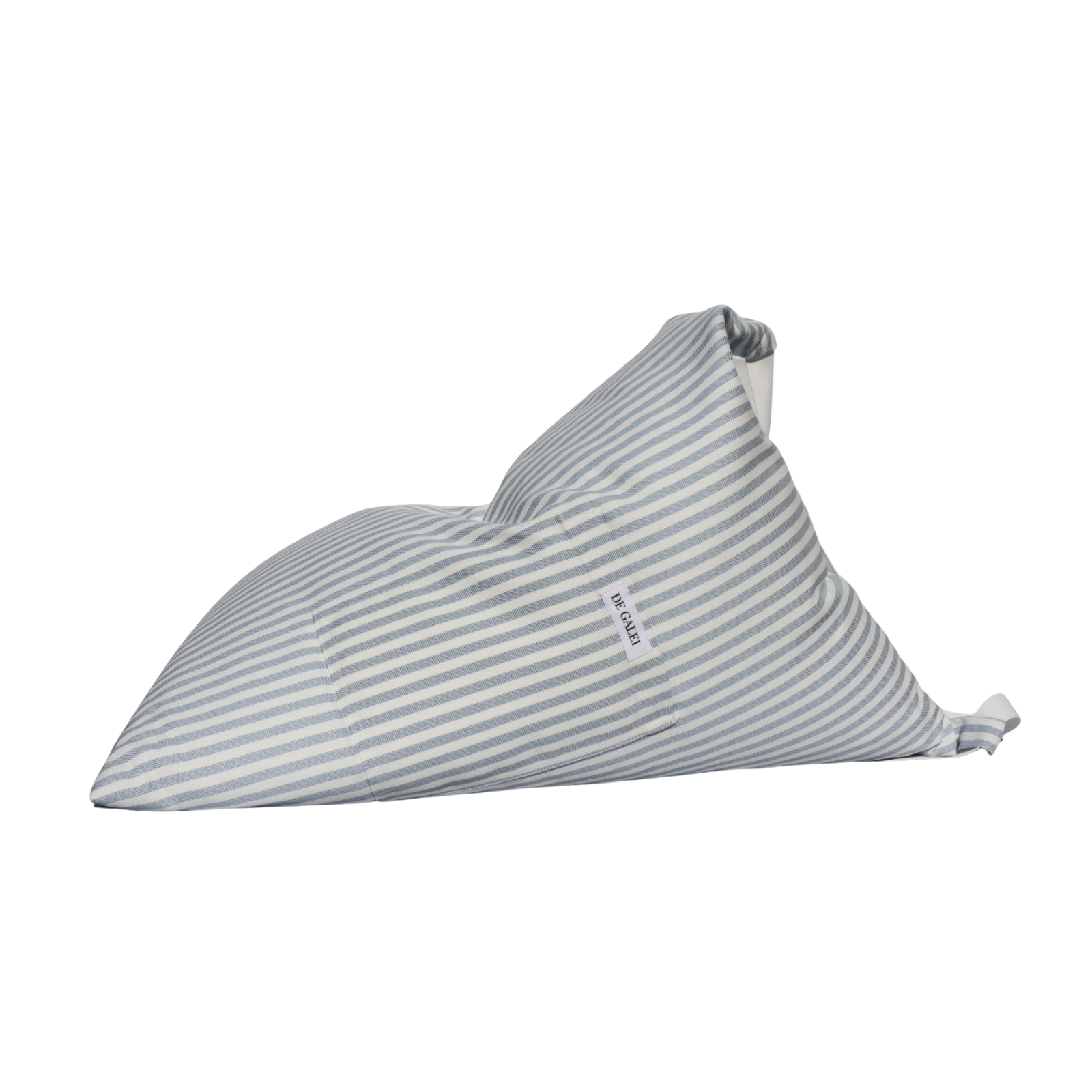 Cojín Creta azul y blanco De Galei, resistente al sol y al agua. Ideal para exterior con estilo mediterráneo.