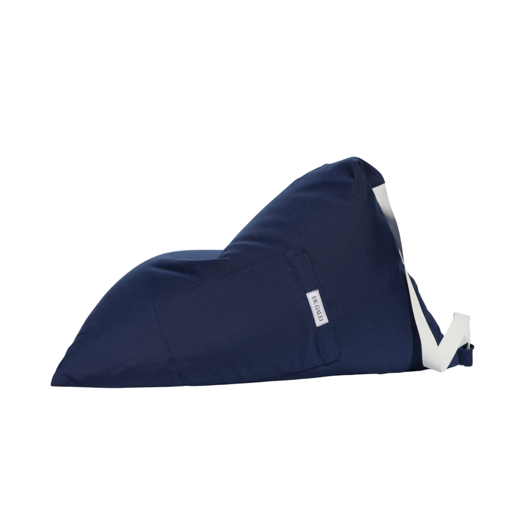 Cojín Marino azul De Galei, resistente al agua y al sol, perfecto para terraza o playa. Diseño elegante y duradero.